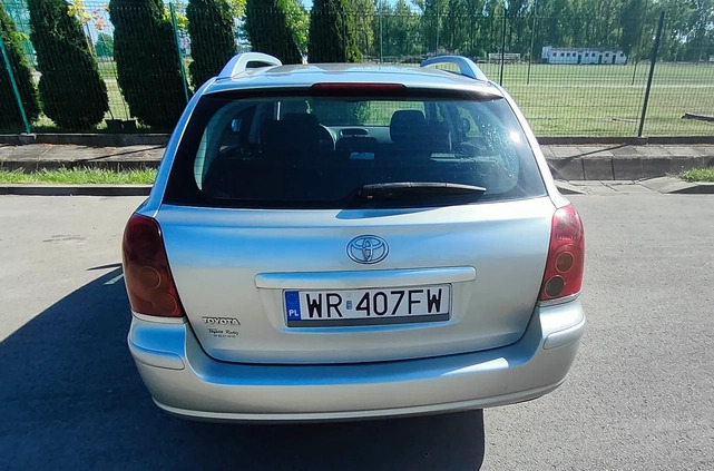 Toyota Avensis cena 5500 przebieg: 312500, rok produkcji 2003 z Radom małe 56